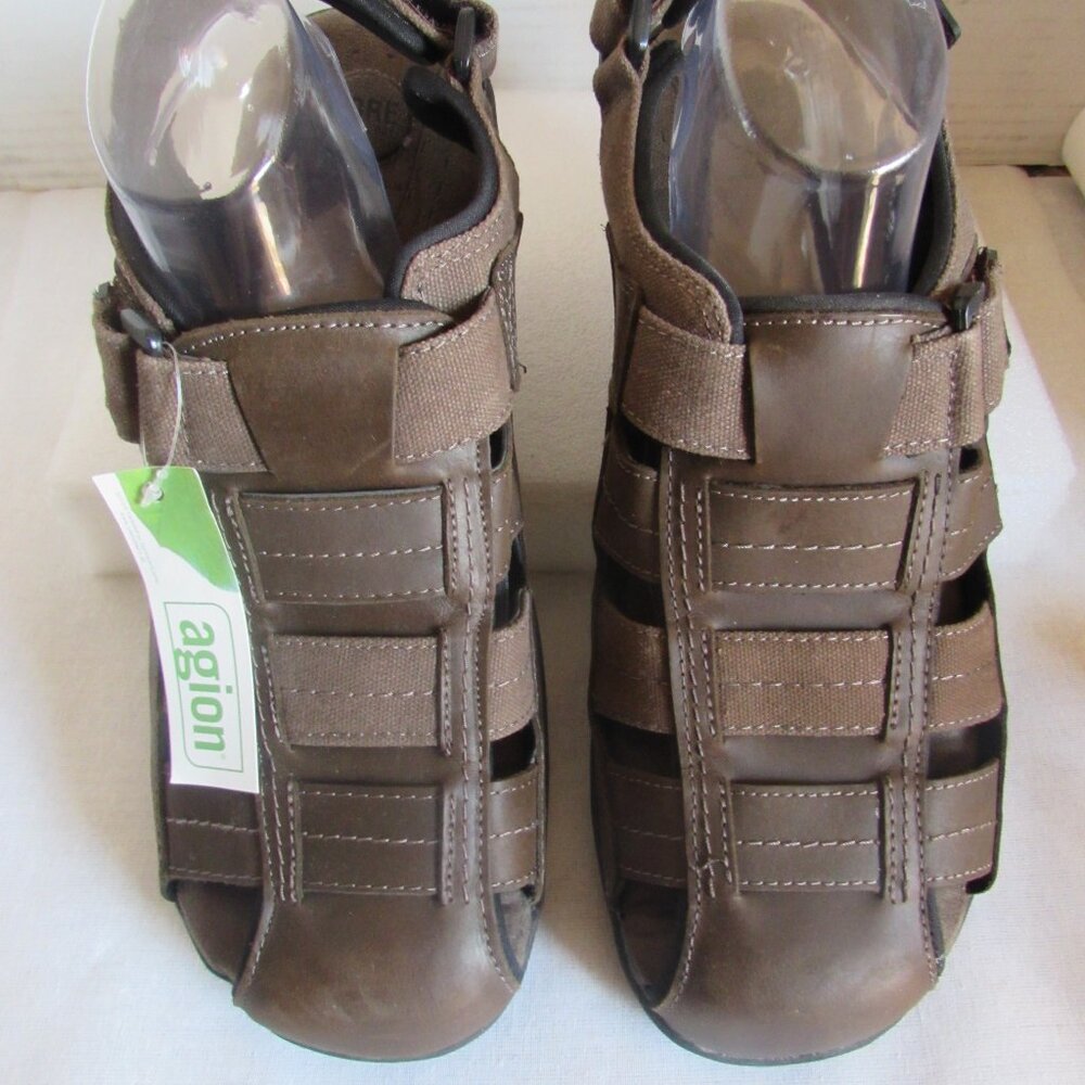New Men's Croft & Barrow sandals - Size 13